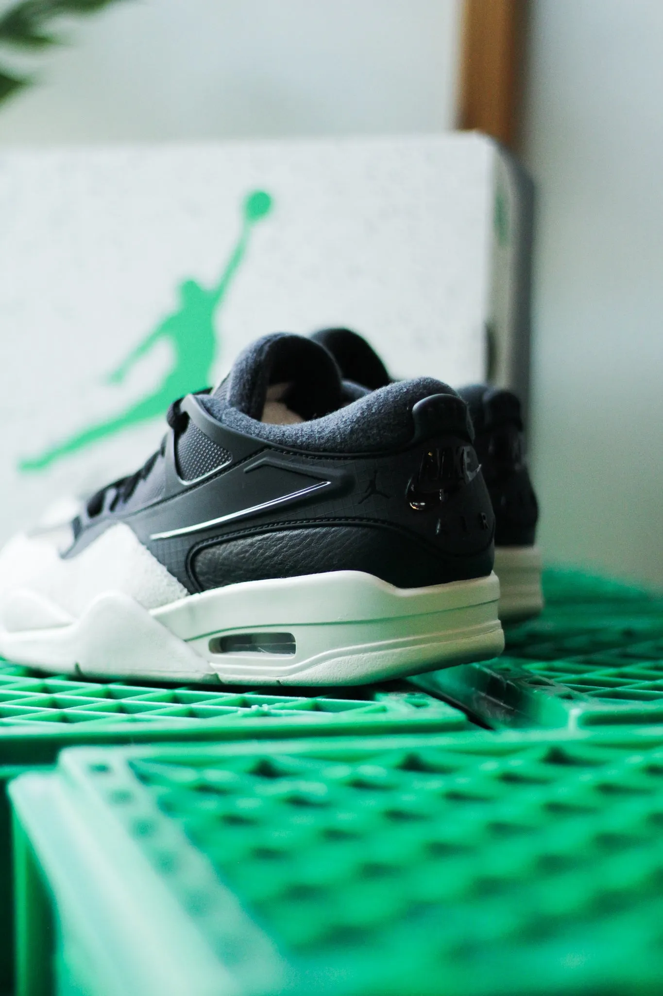 AIR JORDAN 4 RM "BLACK/LIGHT BONE"