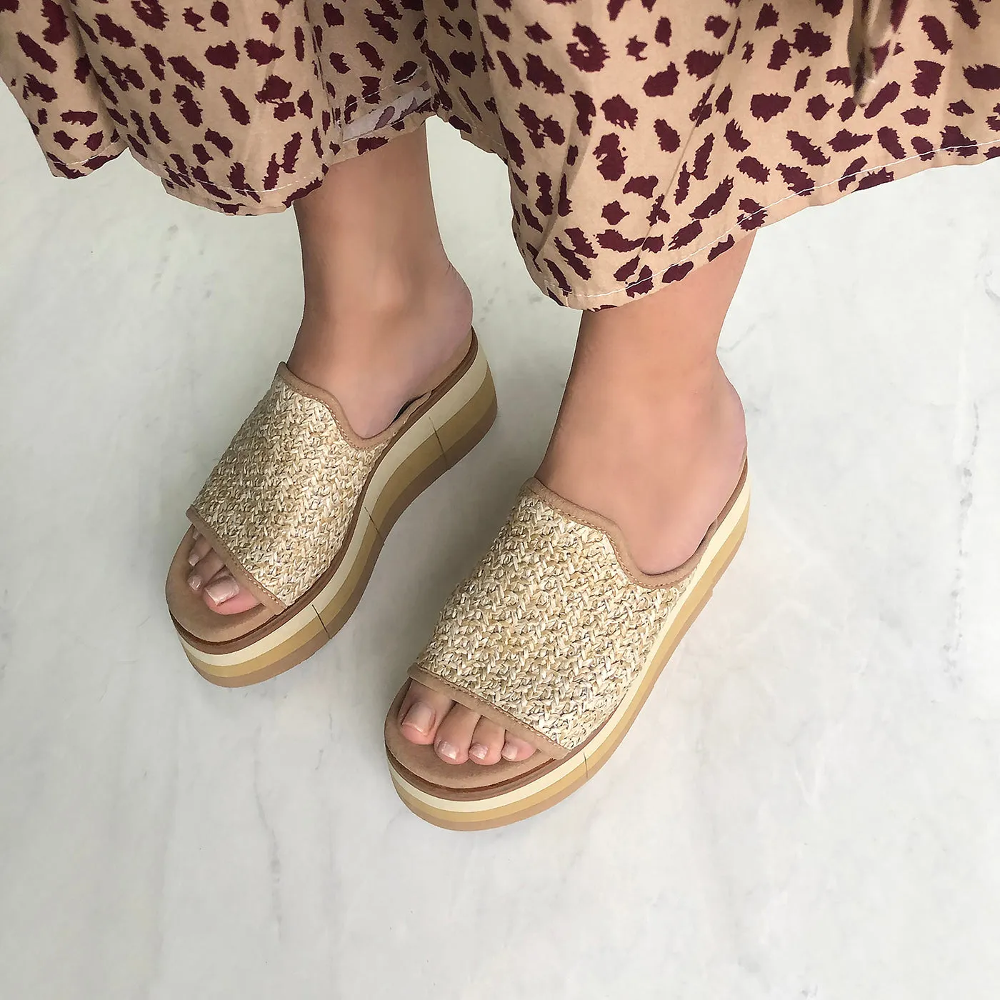 FLOCCI in BEIGE Platform Sandals