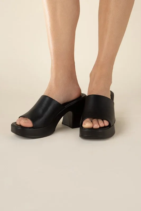 Heels - "Fortune Dynamic" Block Mules