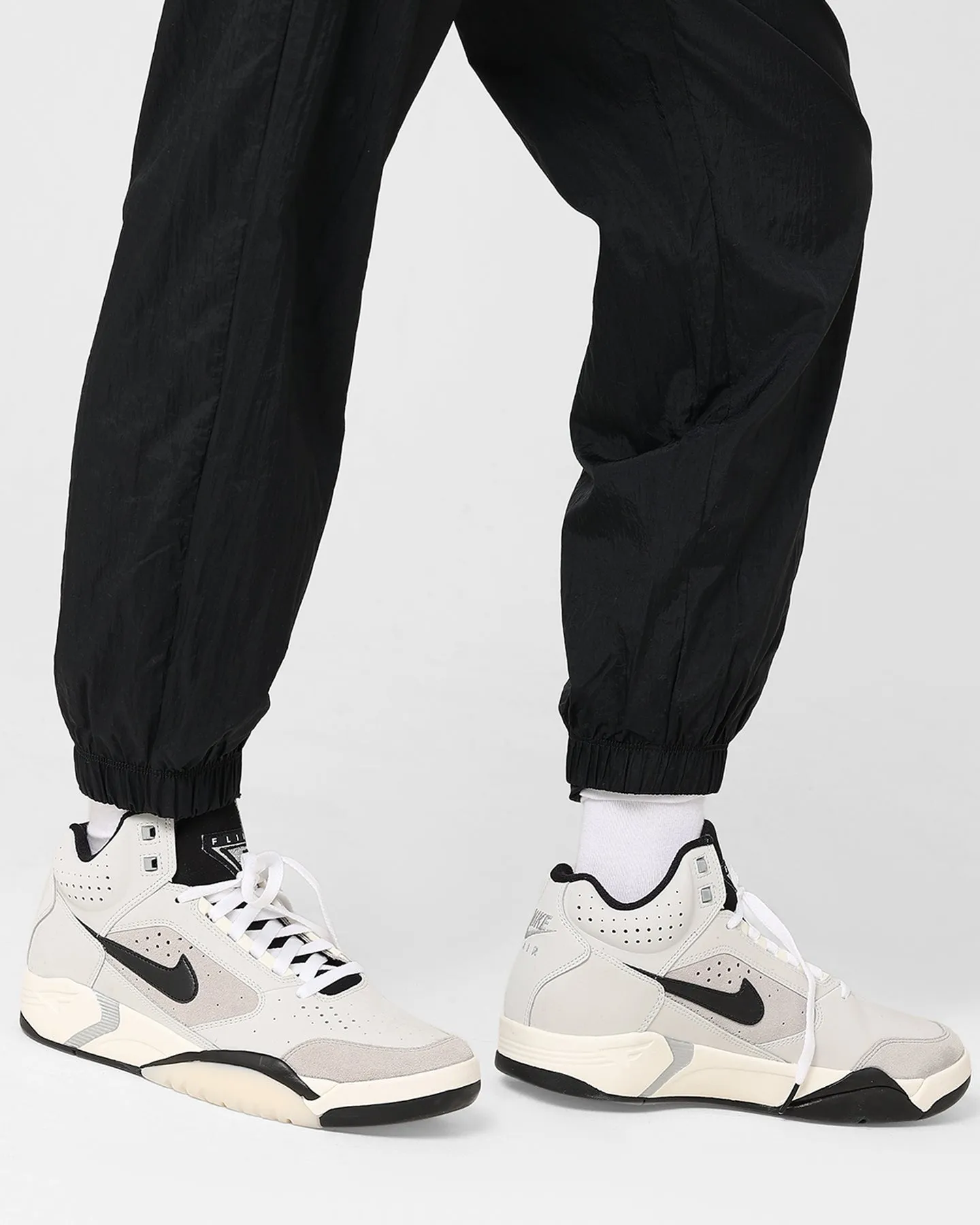 Nike Women's Sportswear Essential Mid-Rise Pants Black/White