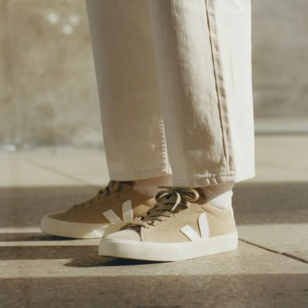 Veja : Campo Suede in Dune/White